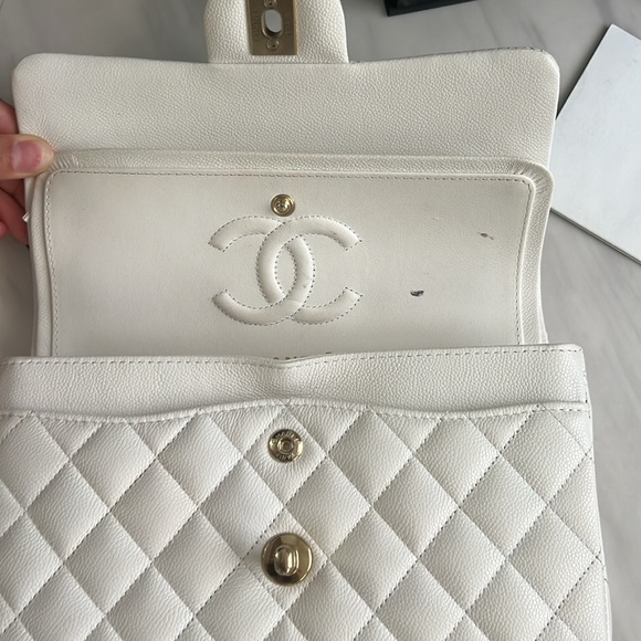 White Chanel Small Classic Flap with Gold Hardware - Picture 4 of 11
